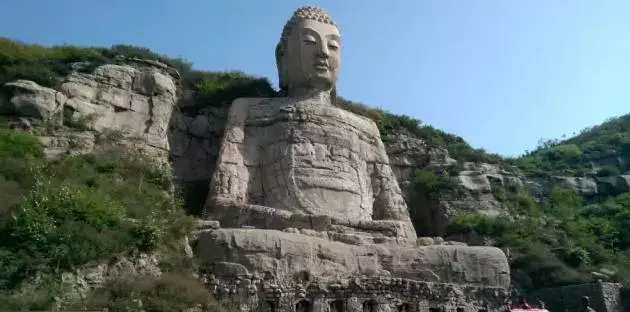 世界上最早的石刻大佛:武則天為它披袈裟,神秘消失600年後再現人間!