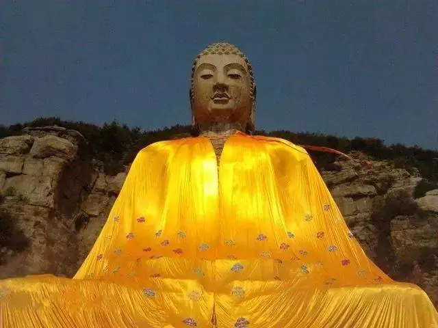 世界上最早的石刻大佛:武則天為它披袈裟,神秘消失600年後再現人間!