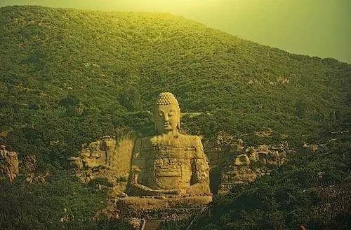 世界上最早的石刻大佛:武則天為它披袈裟,神秘消失600年後再現人間!