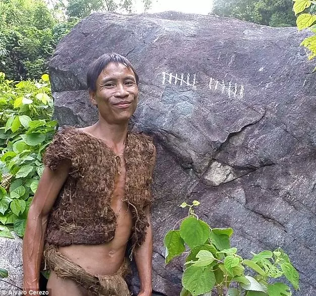真實版「泰山」!他從小被帶到「叢林生活41年」,第一次「看到女人」嚇了一大跳!