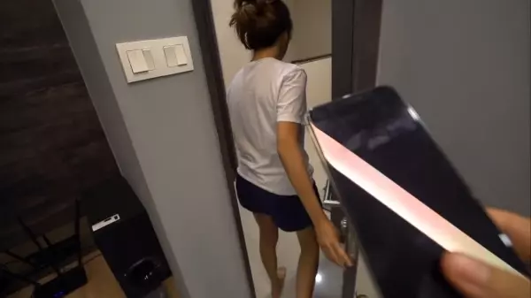超壞!趁女友熟睡直接剪掉她的10年長髮,清醒後心情超崩潰!男友卻用一招讓她馬上消氣~