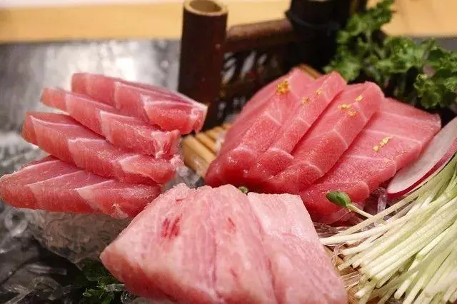 切牛排時流下的紅色汁水是什麼?半熟的牛排可以放心吃嗎?