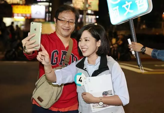 「學姊」黃瀞瑩任副發言人 柯P:至少不會扣分