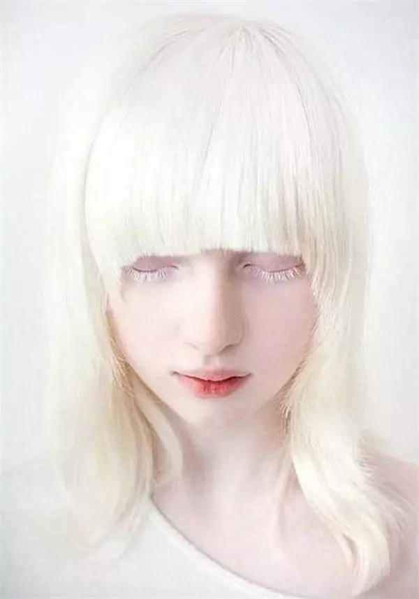 烏克蘭18歲女模雪白外表驚為天人,當她睜開雙眼的時候…根本是天使下凡!