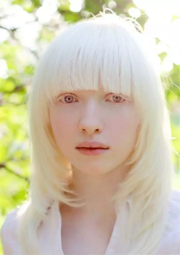 烏克蘭18歲女模雪白外表驚為天人,當她睜開雙眼的時候…根本是天使下凡!