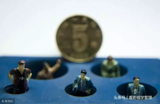 立身靠信,立業靠勤,立世靠才,立功靠拼
