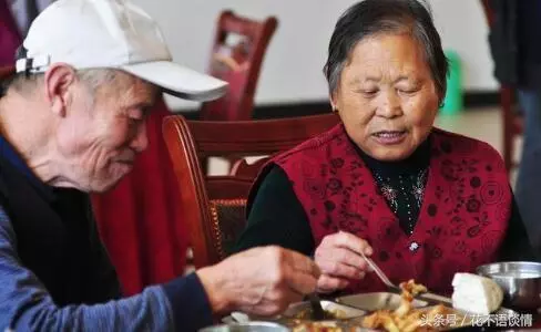 結婚三年,妻子沒懷孕,丈夫離婚娶了他人,一年後見面男子後悔了