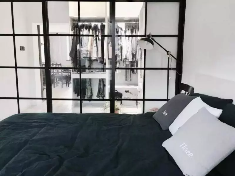 這對夫妻買下「好窄」老房讓家人都傻眼,但他們最後卻改造大成功連獨立衣帽間也做出來!