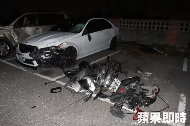驚悚畫面!18歲高職生撞死人 擁2輛賓士跑車愛搶快
