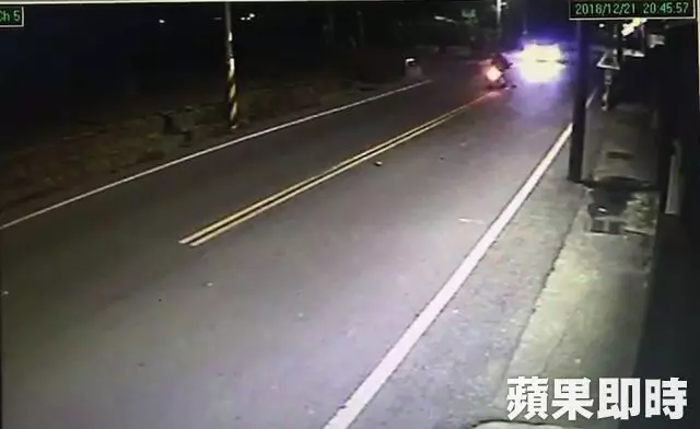 驚悚畫面!18歲高職生撞死人 擁2輛賓士跑車愛搶快