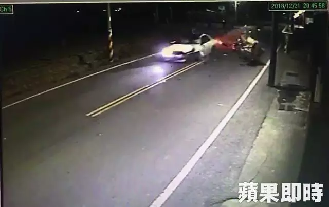 驚悚畫面!18歲高職生撞死人 擁2輛賓士跑車愛搶快