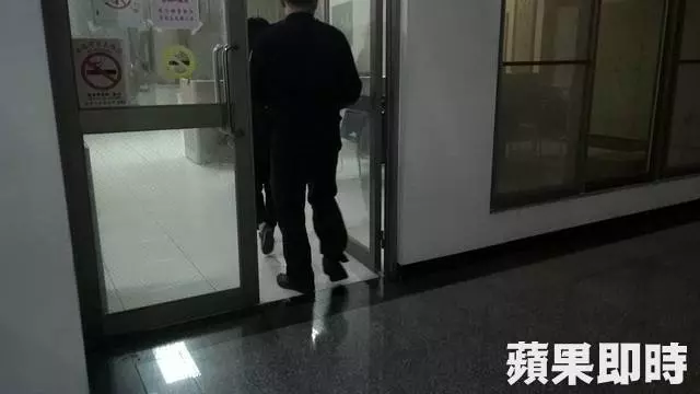 驚悚畫面!18歲高職生撞死人 擁2輛賓士跑車愛搶快