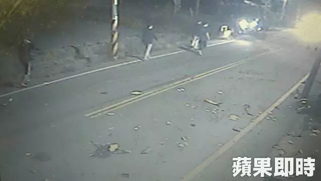 驚悚畫面!18歲高職生撞死人 擁2輛賓士跑車愛搶快