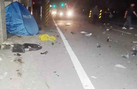 驚悚畫面!18歲高職生撞死人 擁2輛賓士跑車愛搶快