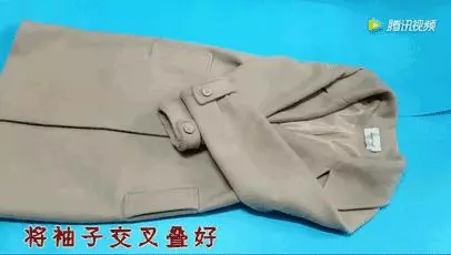 舊枕頭套剪一個小孔,放在衣櫃裡,幫你省下不少錢!