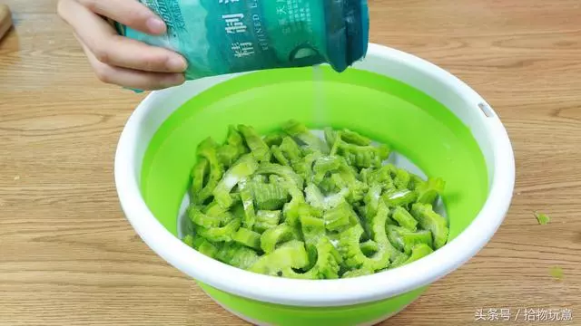 想要苦瓜去除苦味,只要用這一招,很多人都不知道···