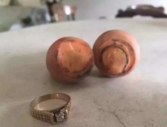 86歲老婆婆院子種菜,發現「戴戒指的胡蘿蔔」,拿起看清後高興壞了