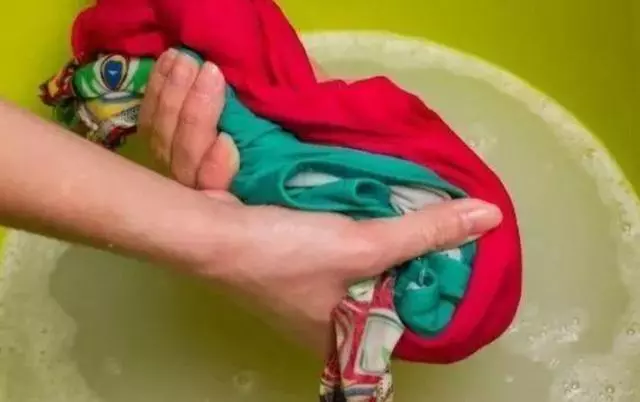 新買的衣服要不要先洗了再穿?聽服裝老闆說完,才知我錯了幾十年!