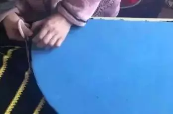門墊舊了不用買,自己在家就可以做,廢物再利用~趕緊試試吧!