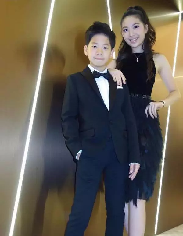 甄子丹妻女近照!母女身材苗條「宛如姐妹花」 老婆把「前妻的兒子視如己出」超幸福