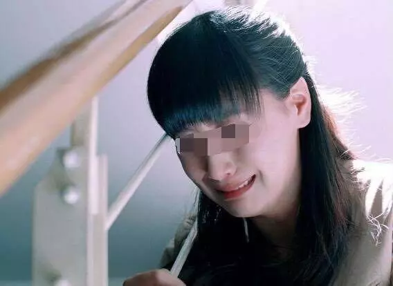 丈夫走後妻子查出懷孕,給公公報喜對方忘掛電話,裡面對話讓她渾身顫抖