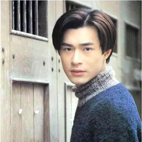 阮經天18歲,鍾漢良18歲,梁朝偉18歲,古天樂18歲,林志穎18歲,都比不過他的18歲!