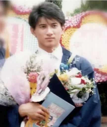 阮經天18歲,鍾漢良18歲,梁朝偉18歲,古天樂18歲,林志穎18歲,都比不過他的18歲!