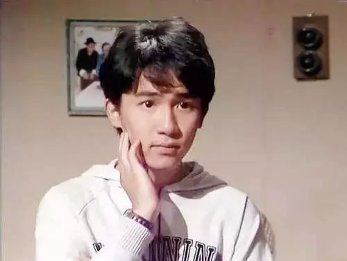 阮經天18歲,鍾漢良18歲,梁朝偉18歲,古天樂18歲,林志穎18歲,都比不過他的18歲!