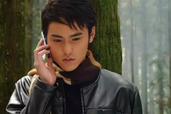 阮經天18歲,鍾漢良18歲,梁朝偉18歲,古天樂18歲,林志穎18歲,都比不過他的18歲!