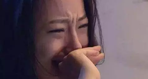 和閨蜜出門逛街,老公給我1000塊,回來路上碰到一個人,我傻住了