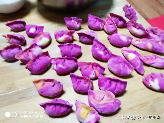 火龍果營養多多,和餃子的搭配更完美,孩子看了一定會多吃