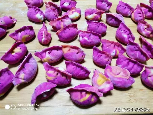 火龍果營養多多,和餃子的搭配更完美,孩子看了一定會多吃
