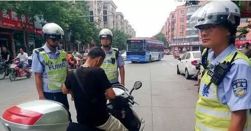 禁摩令應不應該解除?面對日益擁堵的交通,解除的呼聲越來越高