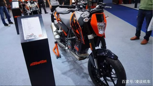 單缸摩托車中的典範,提速狂甩黃龍600,老摩友:這才叫機車!