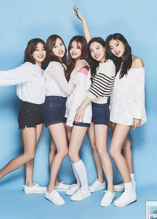 [TWICE][新聞]181222 「TWICE，GO GO Fighting」登日本應用商店下載排行榜榜首