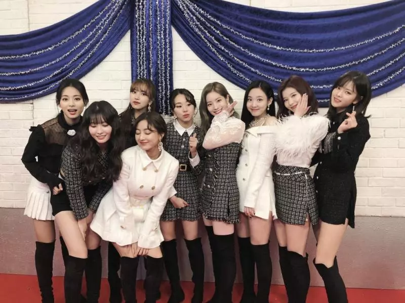 [TWICE][新聞]181222 「TWICE，GO GO Fighting」登日本應用商店下載排行榜榜首