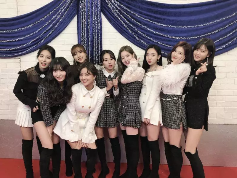 [TWICE][新聞]181222 「TWICE，GO GO Fighting」登日本應用商店下載排行榜榜首