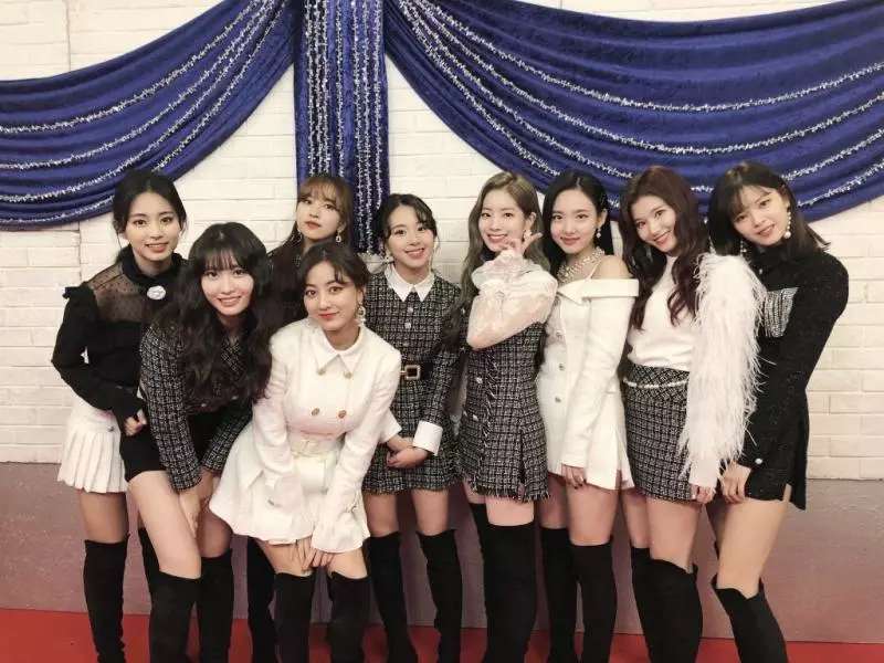 [TWICE][新聞]181222 「TWICE，GO GO Fighting」登日本應用商店下載排行榜榜首