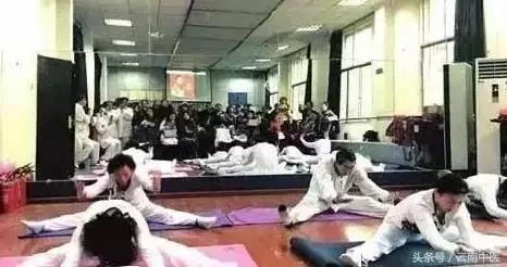 睡前這樣趴10分鐘,等於跑步1小時!每天一次,多活20年