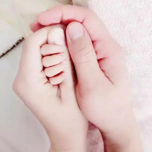 恭喜恭喜!王祖藍榮陞人父 老婆李亞男順利誕下千金:最好的禮物