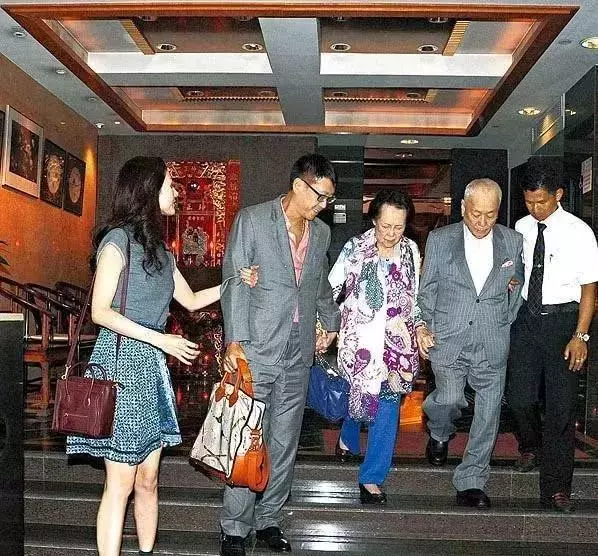 李嘉欣公公420億遺產不傳獨子!豪門財富到底如何傳承?