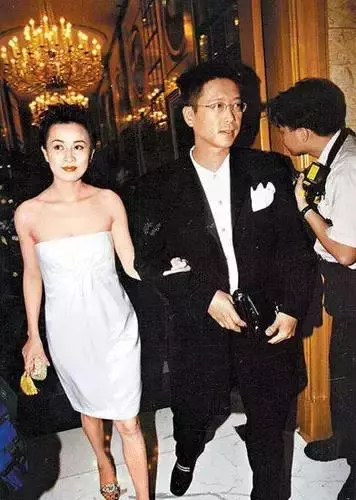 李嘉欣公公420億遺產不傳獨子!豪門財富到底如何傳承?