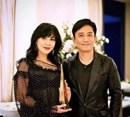 李嘉欣公公420億遺產不傳獨子!豪門財富到底如何傳承?