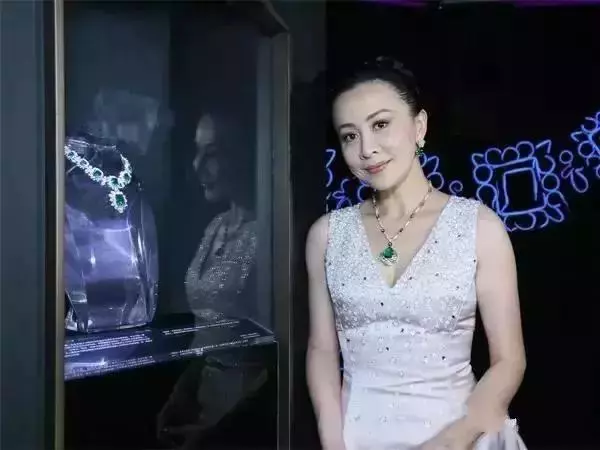 李嘉欣公公420億遺產不傳獨子!豪門財富到底如何傳承?