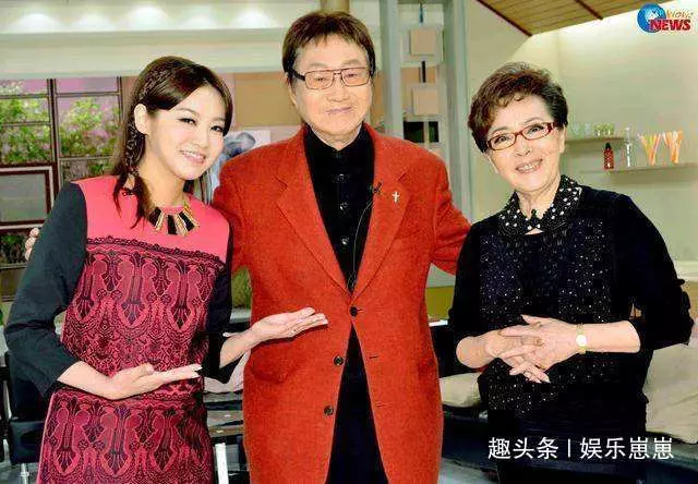 因春晚成名,50歲愛上17歲少女,少女懷孕後卻由妻子幫忙照顧