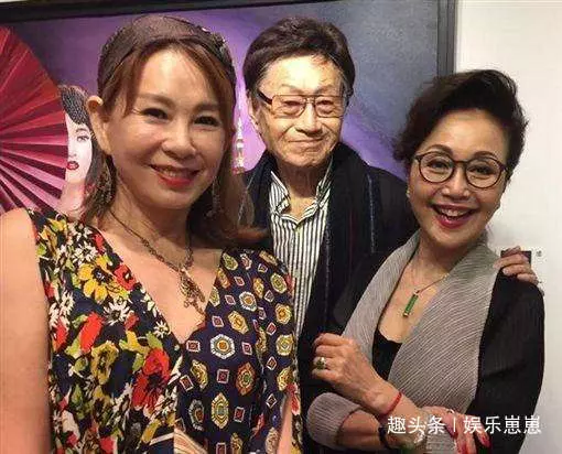 因春晚成名,50歲愛上17歲少女,少女懷孕後卻由妻子幫忙照顧