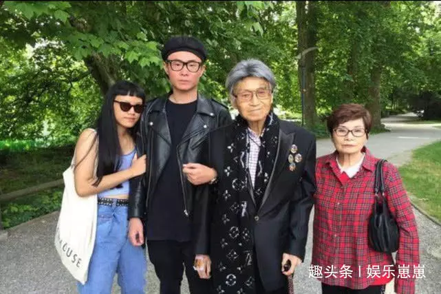 因春晚成名,50歲愛上17歲少女,少女懷孕後卻由妻子幫忙照顧