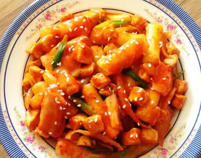 教你做韓式正宗的炒年糕,美味可口誘人,想吃再也不用去餐廳了