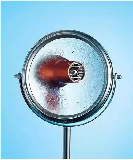 實用妙招:她用吹風機對著廚房牆壁吹一下,結果鄰居個個都學她