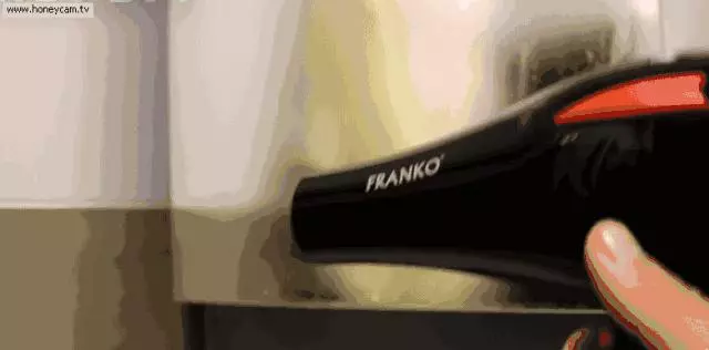 實用妙招:她用吹風機對著廚房牆壁吹一下,結果鄰居個個都學她